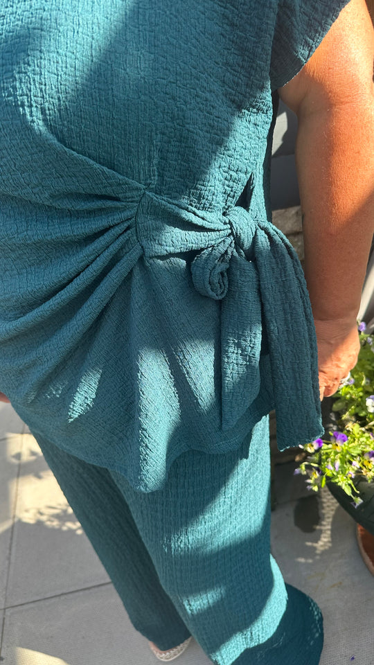 Tie side two piece set