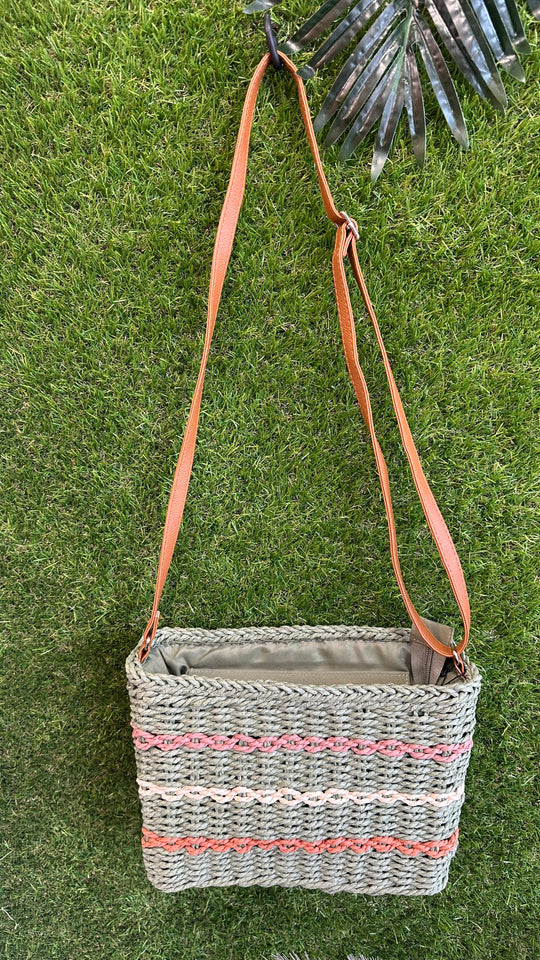 Square straw shoulder bag